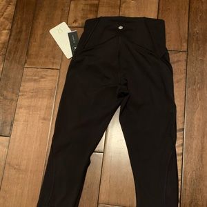 Lulu lemon Train times crop BRANDNEW